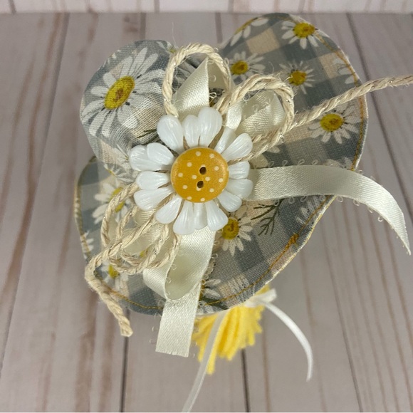 🚫SOLD🚫Spring Gnome Girl Yellow Daisy Shelf Sitter Tiered Tray Decor Easter - Picture 8 of 13